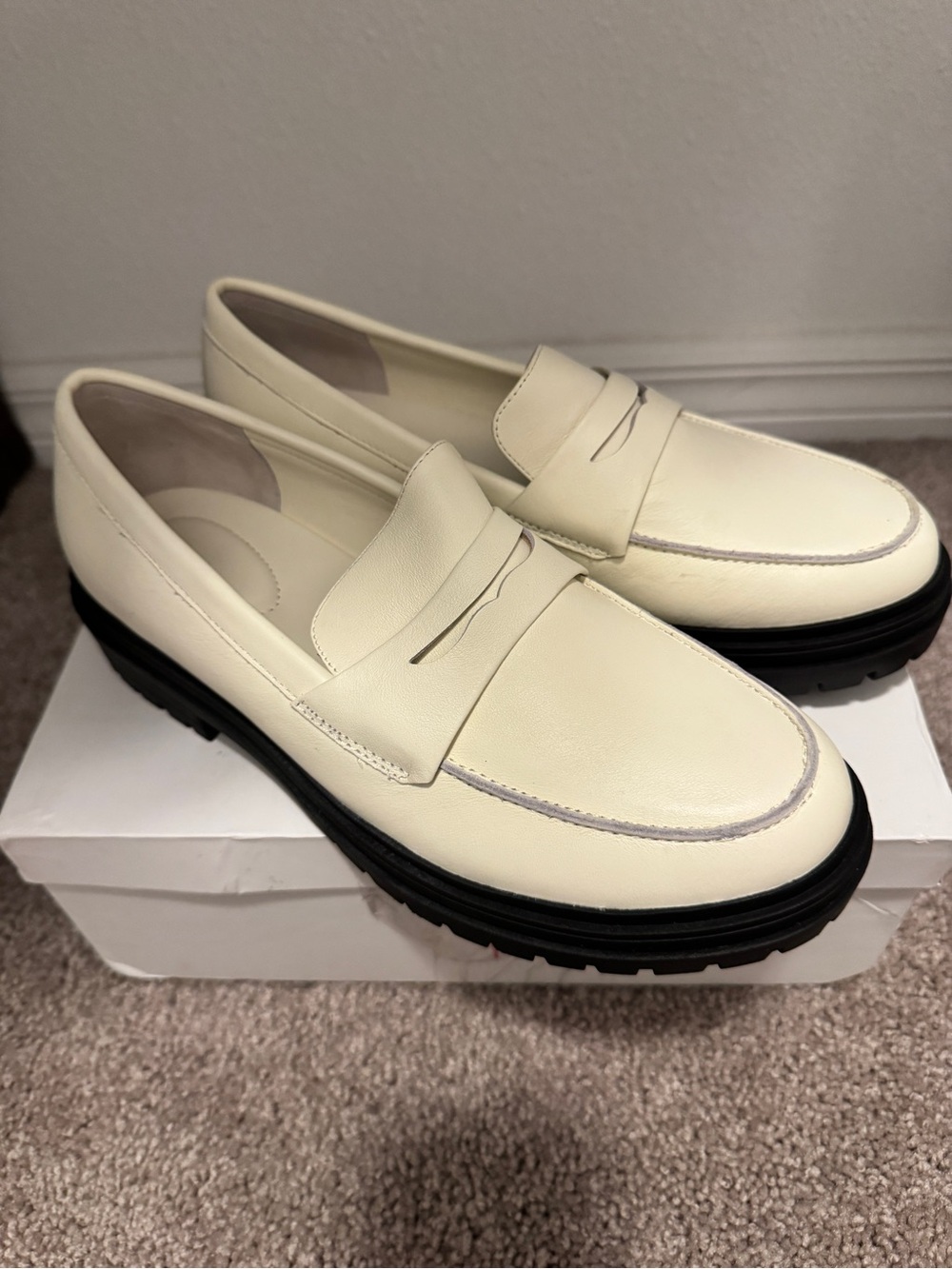 Never worn Quince italian Leather Lug-Sole  Loafers